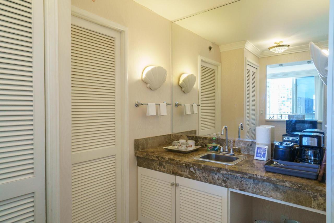 Studio Unit At The Royal Garden, In Waikiki ワイキキ・ロイヤルガーデン Honolulu Bagian luar foto